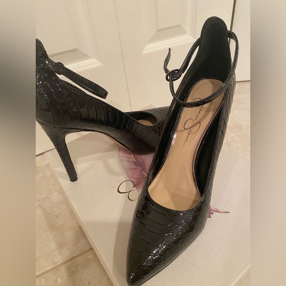 BLACK JESSICA SIMPSON HEELS SIZE: 6.5